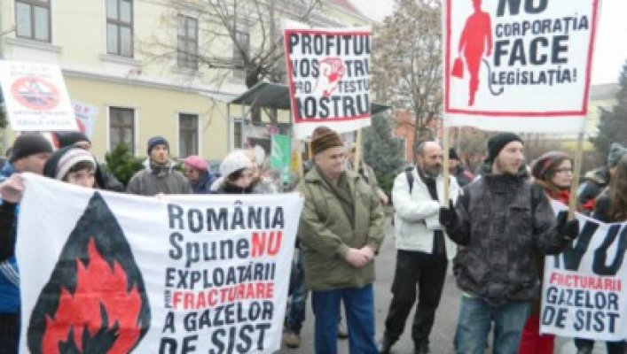 Locuitorii din Pungeşti vor referendum de demitere a primarului